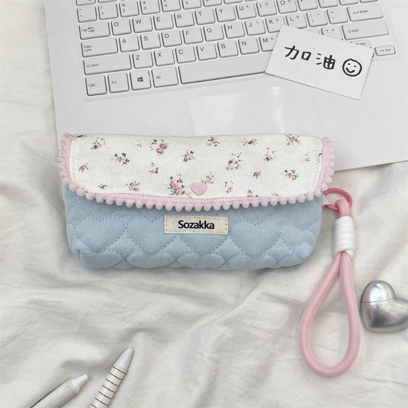 

Korean floral pencil bag storage bag high value ins wind large capacity student stationery box multi-function