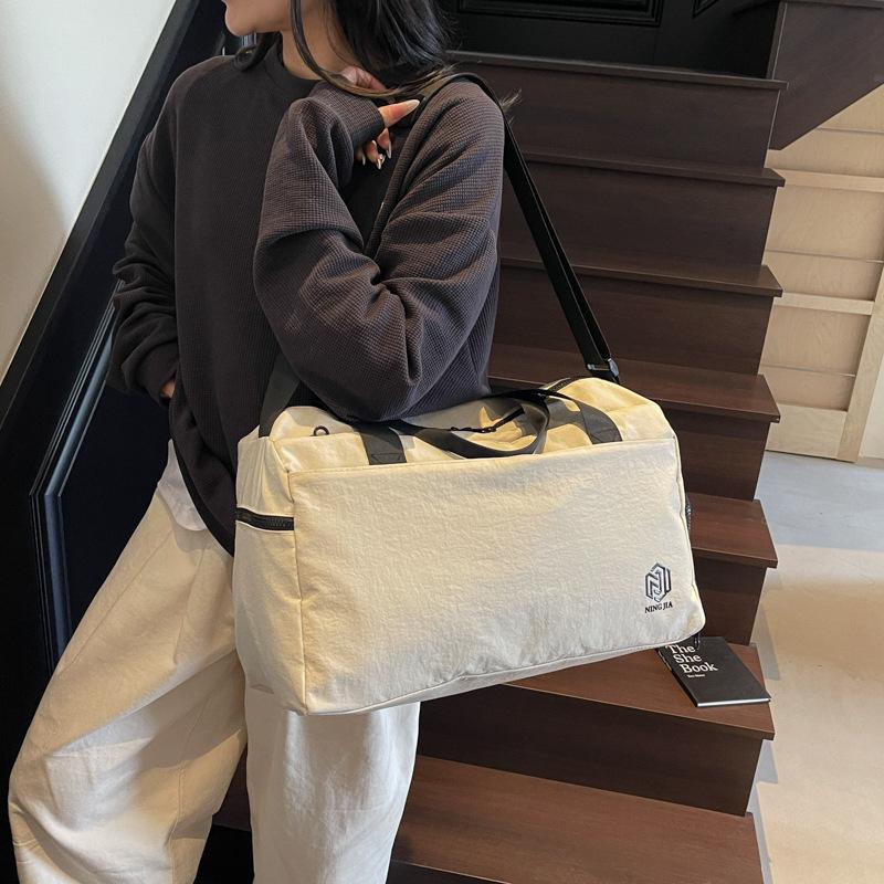 Short-distance large-capacity travel bag dry and wet separation sports portable fitness bag light casual messenger shoulder storage bag