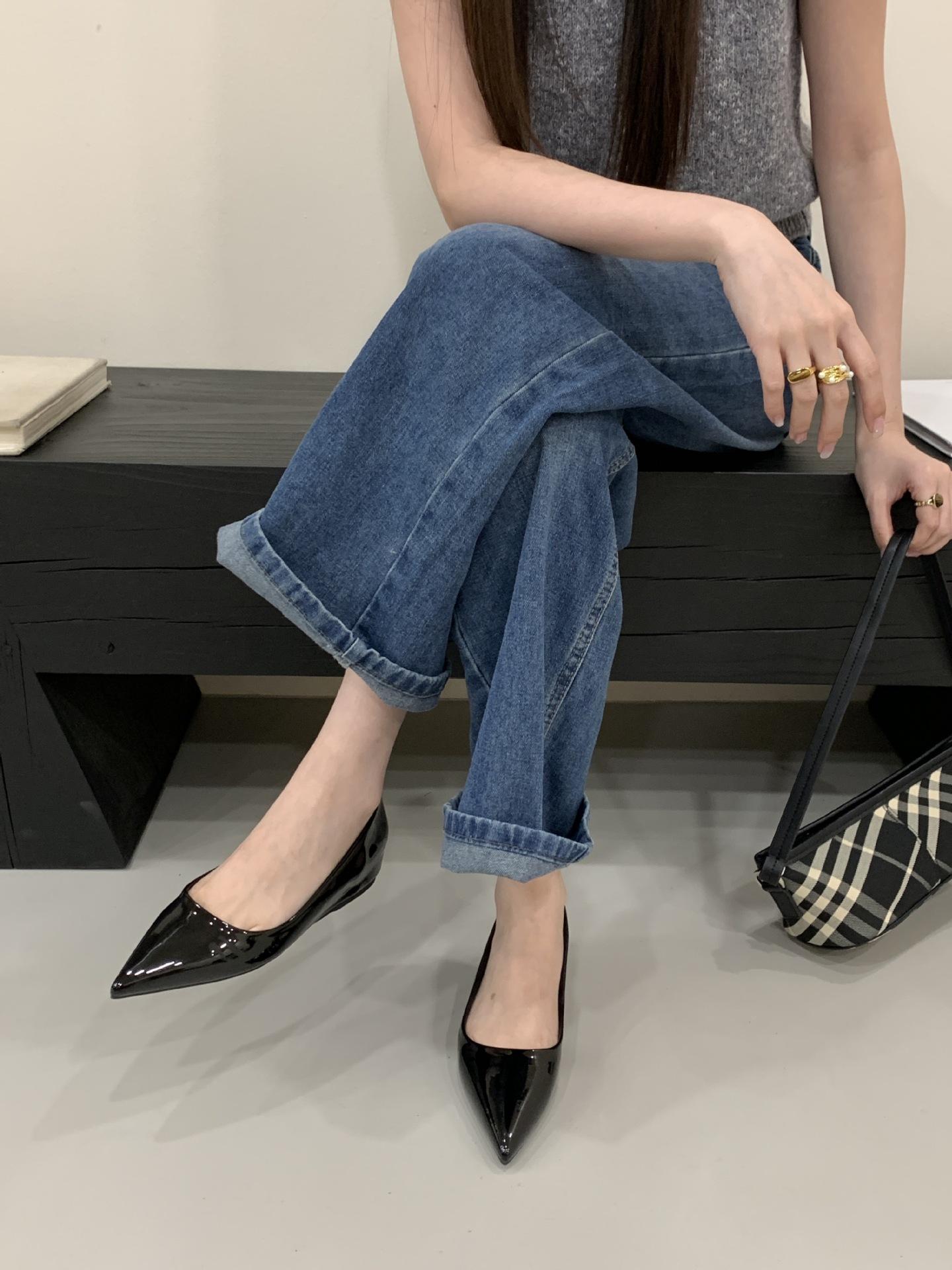 

Inner height increase nude pointed single shoes 2025 autumn new French flat-soled single shoes femininity versatile light mouth single shoes 35