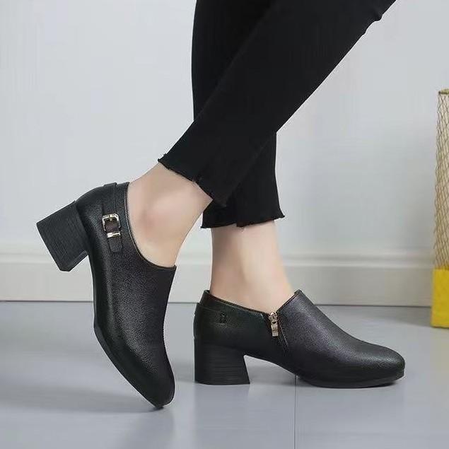 2025 Spring and Autumn New Mother Shoes Soft Leather Soft Sole Women's Leather Shoes Thick Heel Deep Mouth Versatile Comfortable Casual Middle Heel
