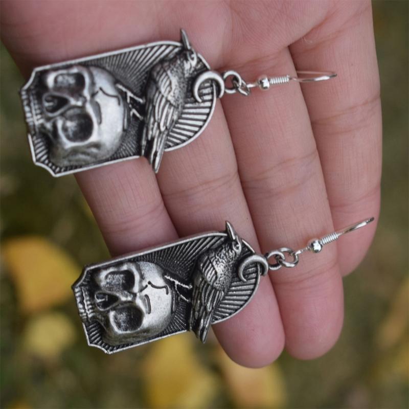 Vintage Silver Tone Skull Design Earrings Sturdy Alloy Material Sophisticated Accessories Antique Finish Earrings