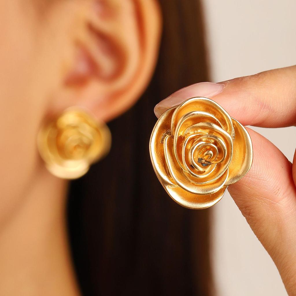 European & American Cold Style Metal Stud Earrings: Retro, High-End, Smooth Design with Personality Ear Cuffs