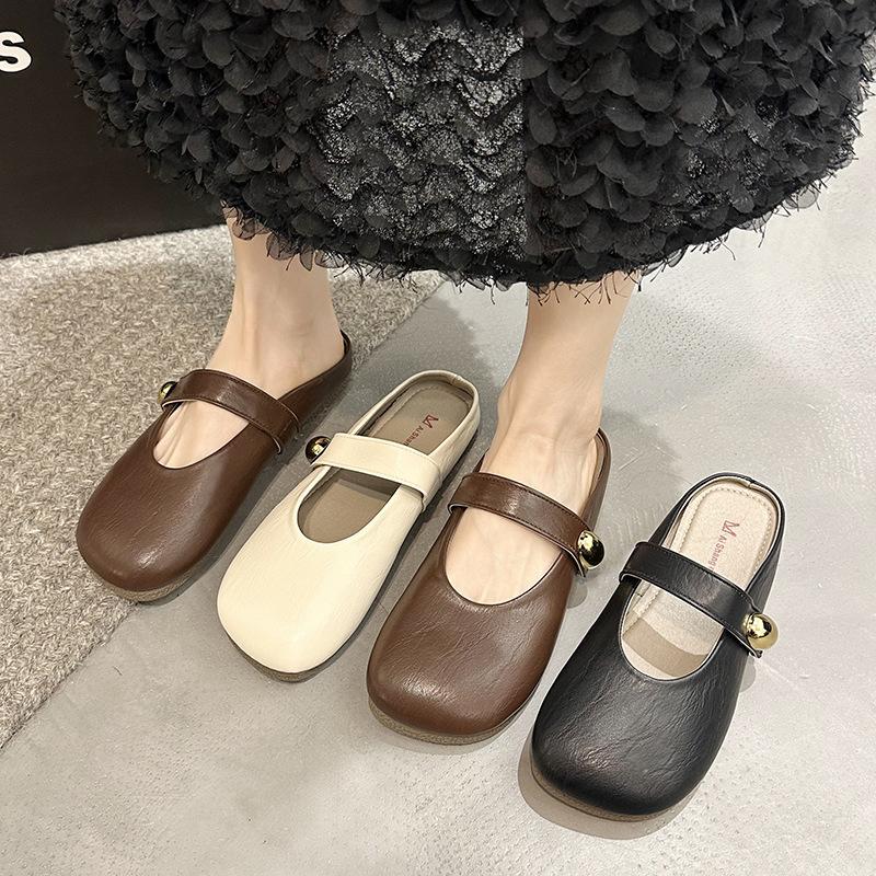 Lightweight and versatile Korean version, one-pedal bag head slippers, women's summer flat bottom slippers, comfortable to step on shit, metal buckl