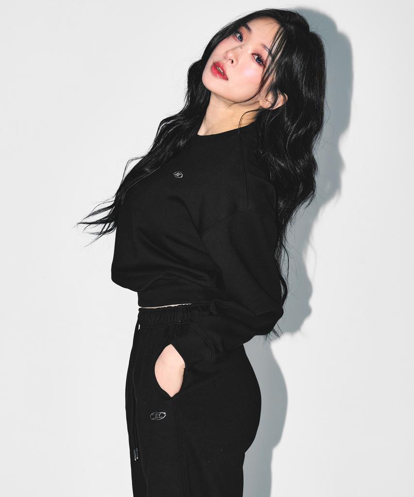 BORN TO WIN W Silver B Crop Sweatshirts [Black]