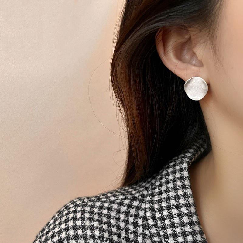 Irregular Geometric Frosted Round Stud Earrings: Fashionable & Unique Style for Women