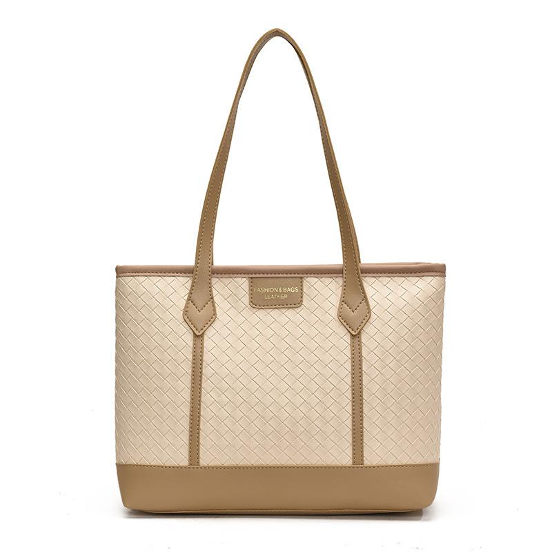

Large-capacity commuting 2025 spring retro foreign style new literary and fashionable armpit bag woven tote shoulder women s bag