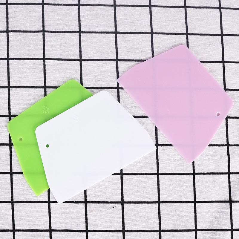 Plastic Trapezoidal Scraper for Baking and Cake Decorating White (No Packaging, +¥0.05 for Bag)