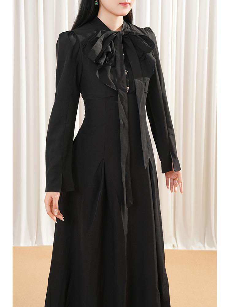 Hepburn Style Black Waist-Defining Gothic Long Dress with Peter Pan Collar