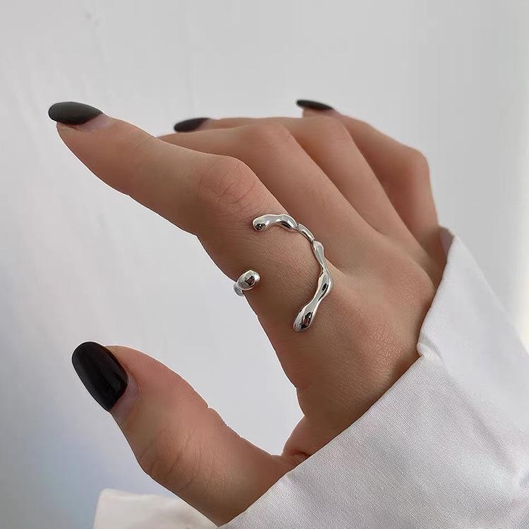 Fashion Vintage Unique Circle Motif Ring Melted Texture Detail Rings for Women Gold Color Texture Temperament Jewelry Gift