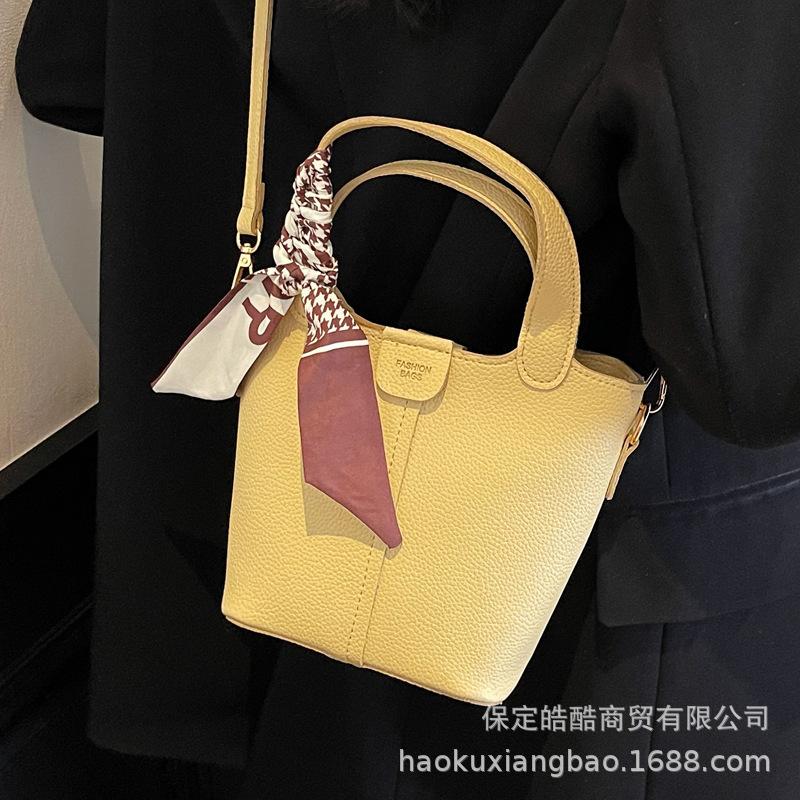 Premium Sense Small Bag Women 2025 New Fashion Versatile Explosion Vegetable Basket Portable Bucket Bag Texture Messenger Bag