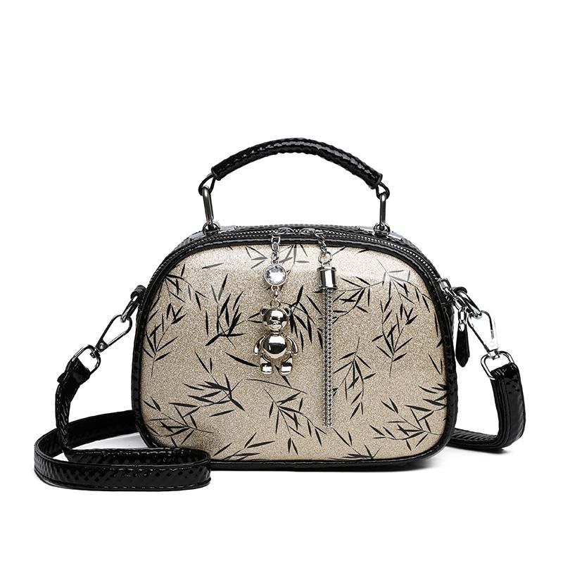 

Модные женские очаровательные сумки через плечо с украшением в виде медведя для отдыха, маленькая квадратная сумка через плечо, роскошный дизайн, сумка-мессенджер, дорожный кошелек