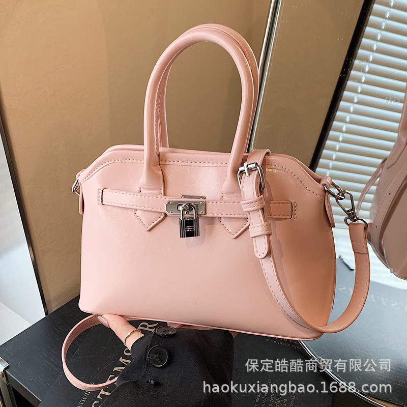 Super Fire Small Bag Women's Spring and Summer 2025 New Versatile Shoulder Messenger Bag Casual Niche Design Portable Leisure Bag