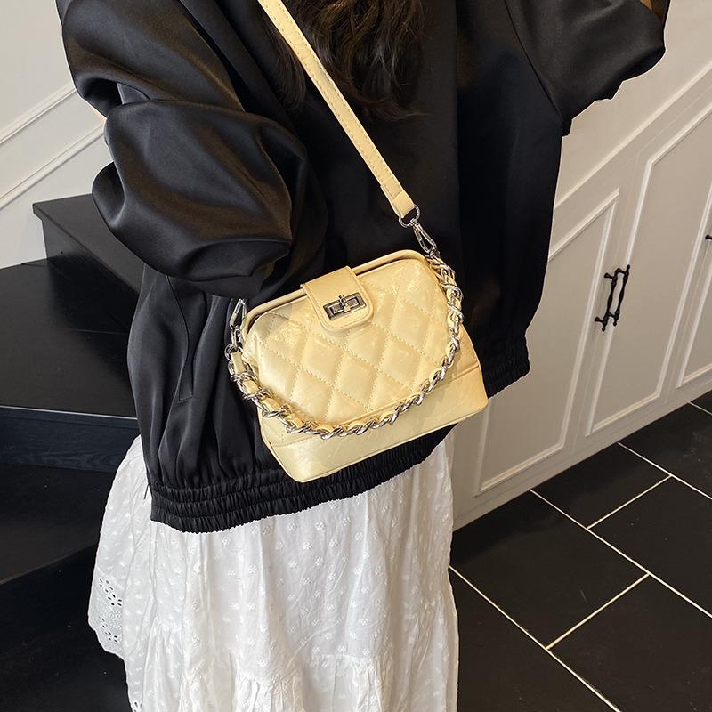 Rhombus chain messenger bag women's bag new summer niche design casual mouth gold bag