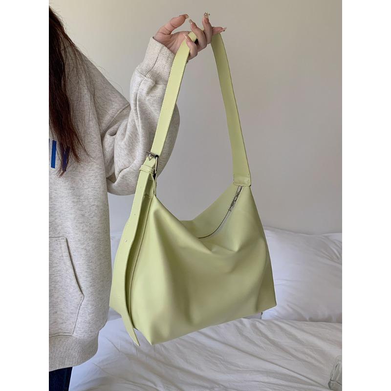 Bag Women's New Casual Fashion Simple Summer Girls Large-capacity Messenger Bag Commuter Tote Bag