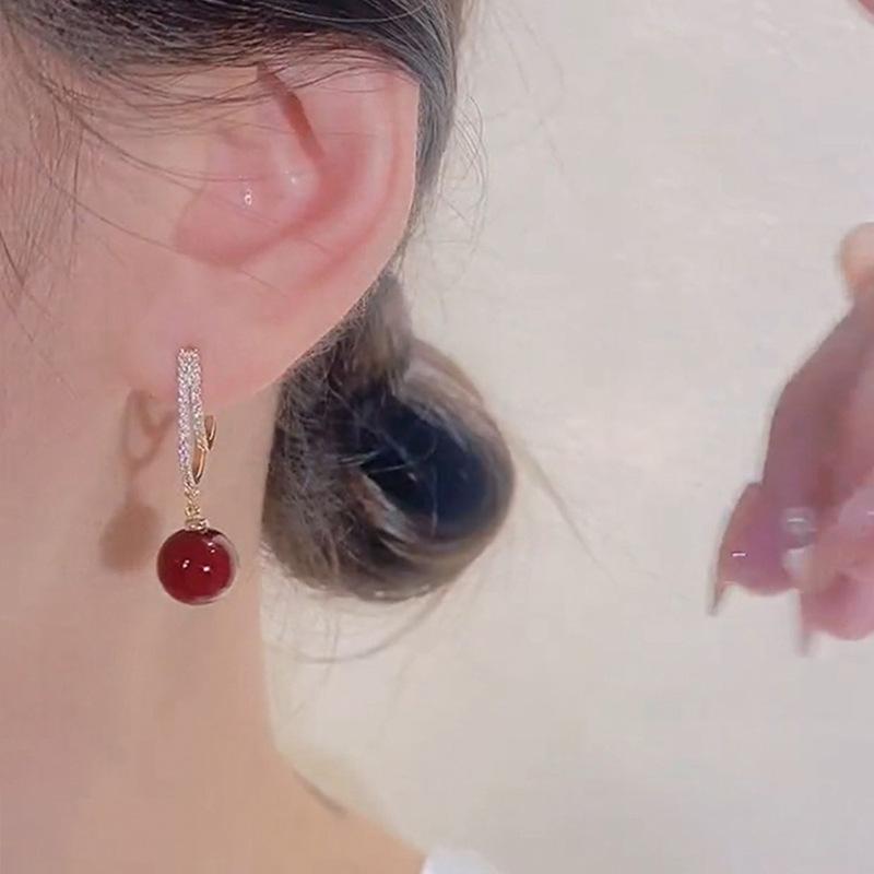 Exquisite and Versatile High-end Earrings with Elegant Temperament