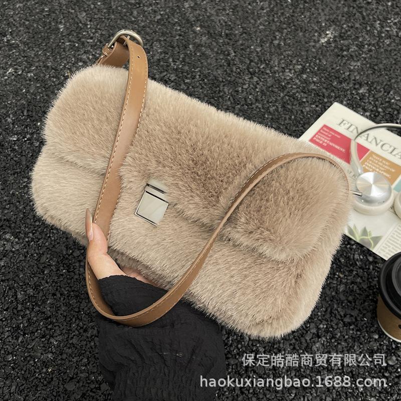 Plush Bag Women's Large Capacity 2025 New Autumn and Winter Versatile Casual Shoulder Underarm Bag Plush Small Square Bag