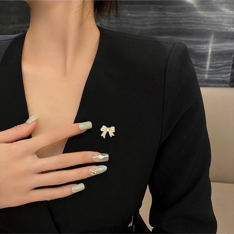 

High-End Japanese Bow Brooch: Cute, Trendy, Anti-Exposure Pin for Women s Clothing