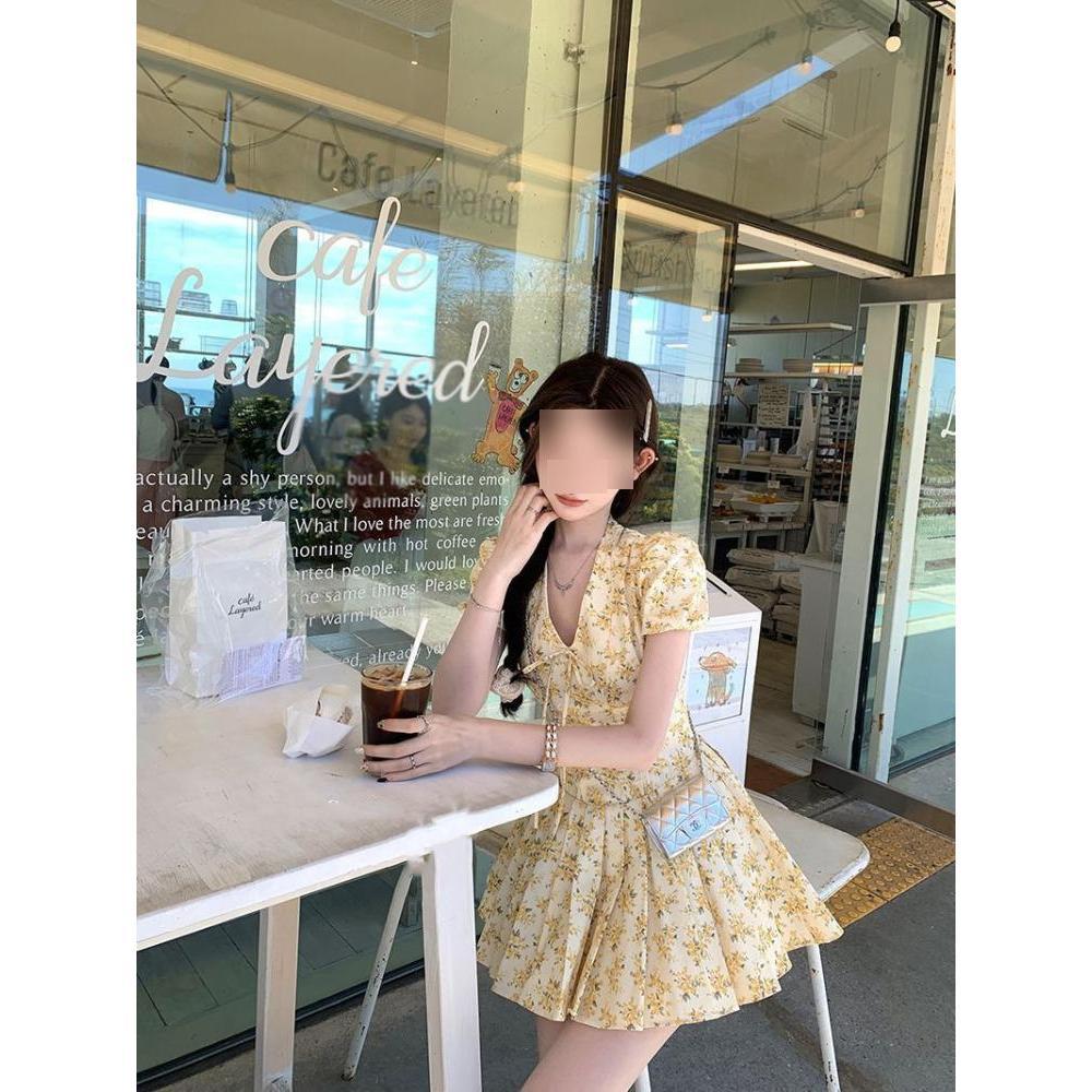 Holiday Wind Seaside Beach Summer Temperament Waist Thin Deep V-neck Beautiful Dress Women