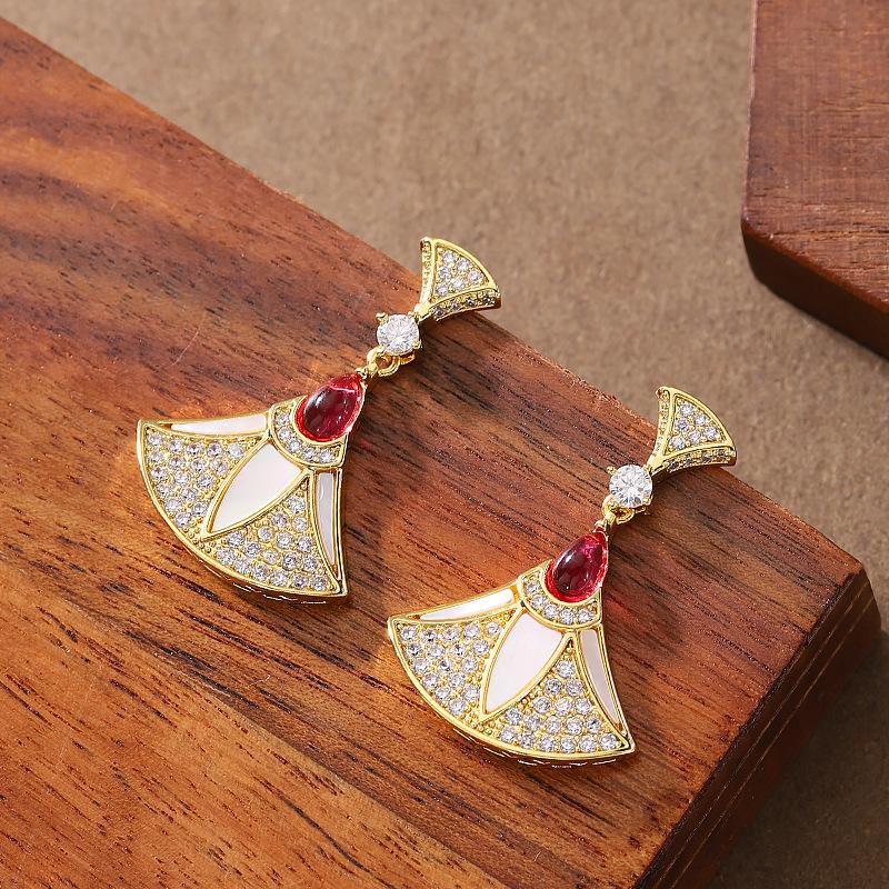 Stylish and Simple Zircon Skirt Full of Diamonds, Fan Earrings, Light Luxury, Niche, Exquisite and High-end Atmospheric Earrings.