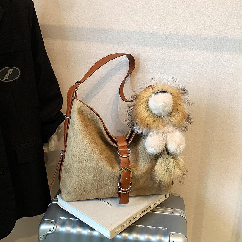 

Осенняя женская сумка-багет большой вместимости, новая простая замшевая сумка-ведро 2025 года, ретро-сумка на плечо/кроссбоди no pendant хаки