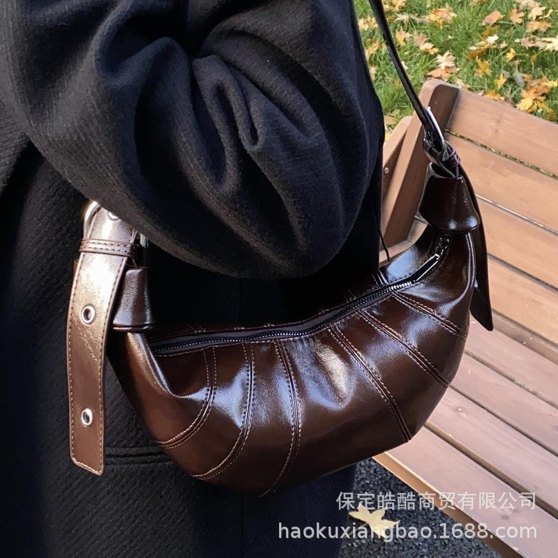 Premium texture bag women's large capacity 2025 new autumn and winter retro shoulder messenger bag niche commuter dumpling bag