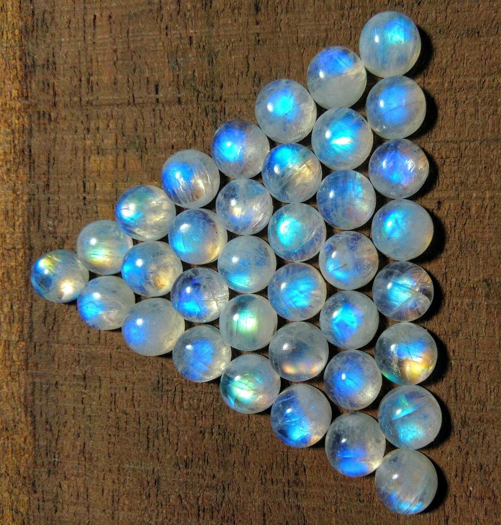 Cabochon Rotund din Piatră Lunară Curcubeu Natural, Piatră Lunară cu Reflexii Albastre, Piatră Rotundă cu Spate Plat, Cabochon Piatră Lunară Liber pentru Realizarea Bijuteriilor