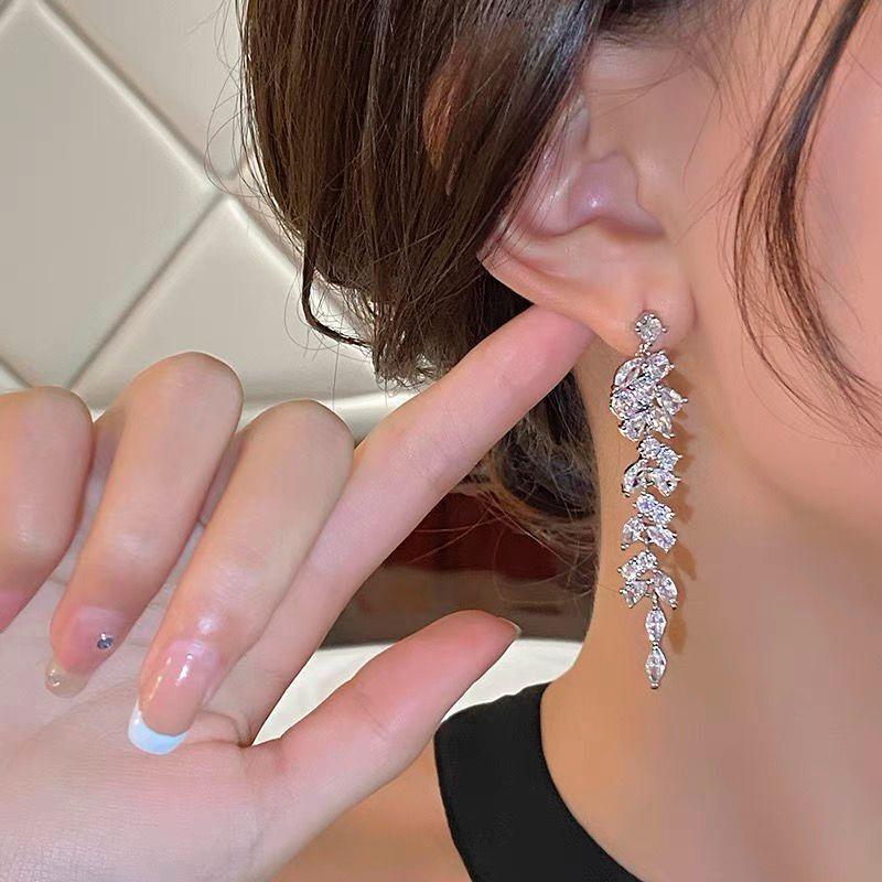 [Exotic Style] High-end Niche Pink Diamond Skirt Earrings Vacation Style Earrings Women's Exquisite Stud Earrings