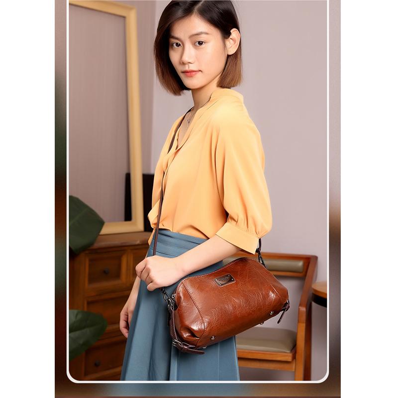 Retro Fashion Women's Leather Bags Compact One-shoulder Messenger Meniscus Bags Classic and Versatile Messenger Bag
