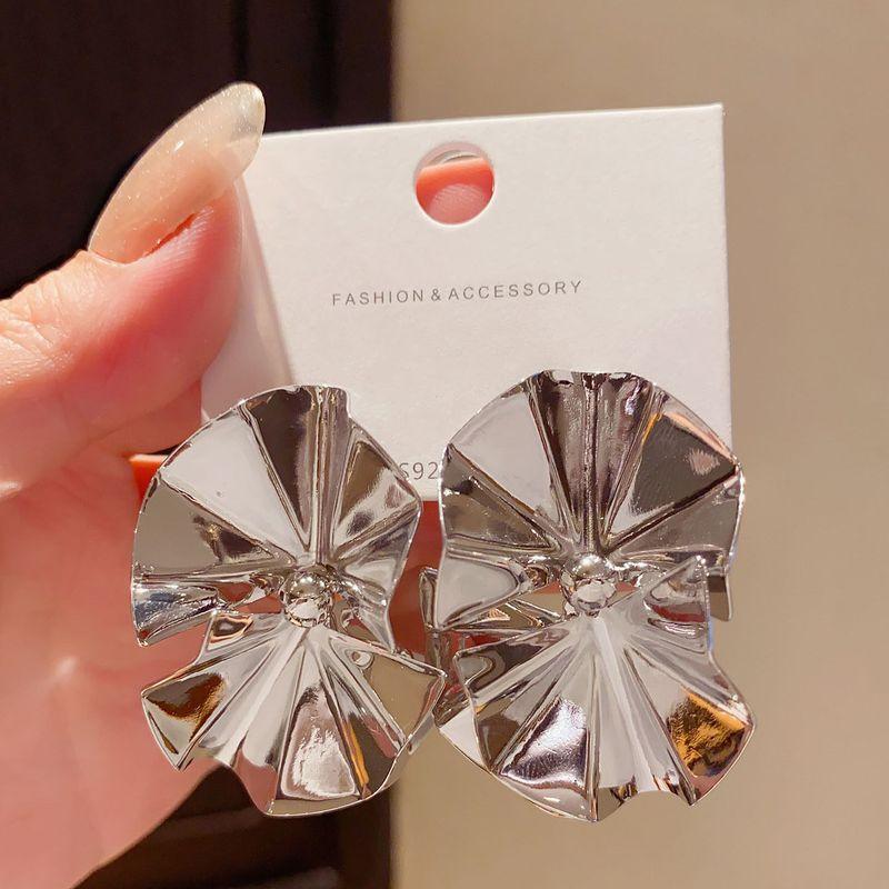 

a Luxurious High-End Feel, Super Sparkling Butterfly Earrings, 2026 New Trend, European and American Niche Exaggerated Personality Ear Accessories Silver