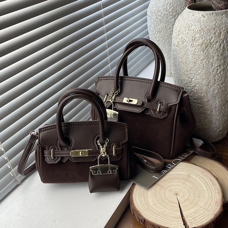 

Транскордонна мода: Високоякісні жіночі сумки великого розміру, сумки через плече та через плече в стилі інфлюенсерів Small