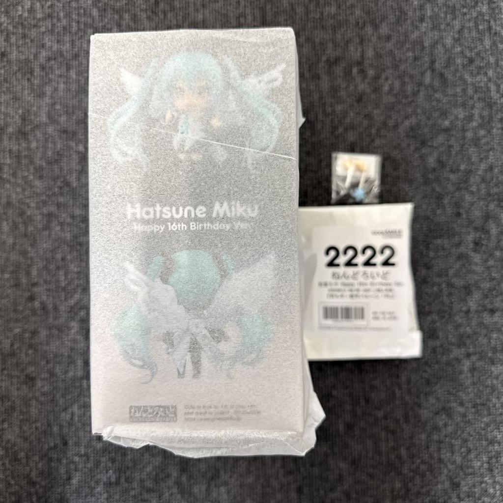 [USED] Nendoroid Hatsune Miku Happy 16th Birthday Ver.