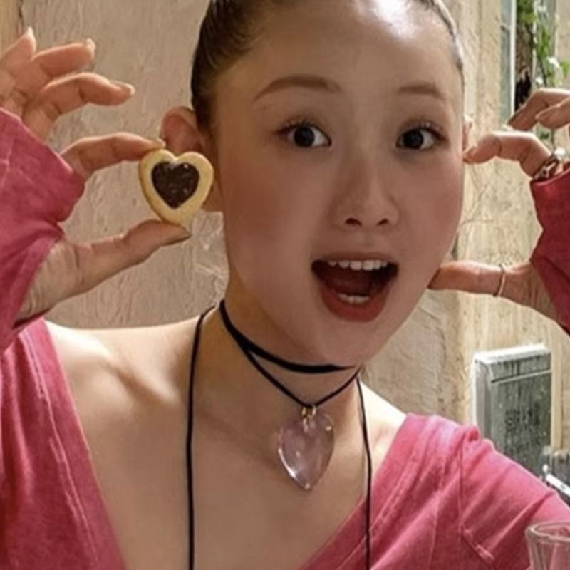 Fashion Trend Niche Sense Loves Pendant Collarbone Chain Temperament Simple Cold Wind Adjustable Black Rope Necklace