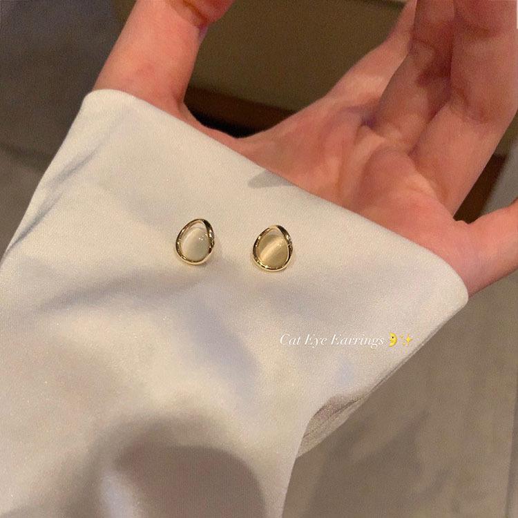 Silver Needle Cat's Eye Stone Circle Stud Earrings - French Retro Design, Light Luxury & Simple High-End Jewelry for Women