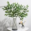 Decoração de casa – Flores e coroas artificiais