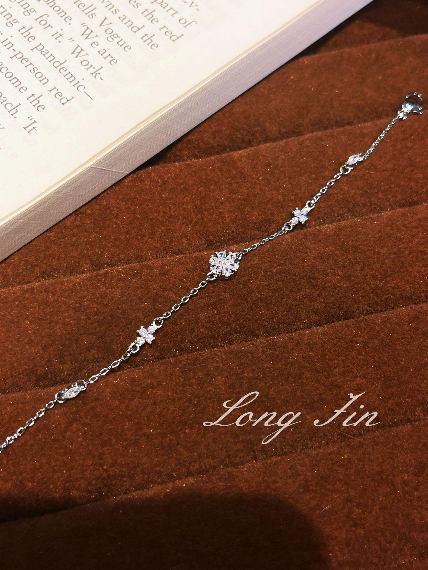 Light Luxury Forget-Me-Not Flower Necklace Bracelet Full Of Diamonds And Flash High-End Light Luxury Fashion Necklace Jewelry