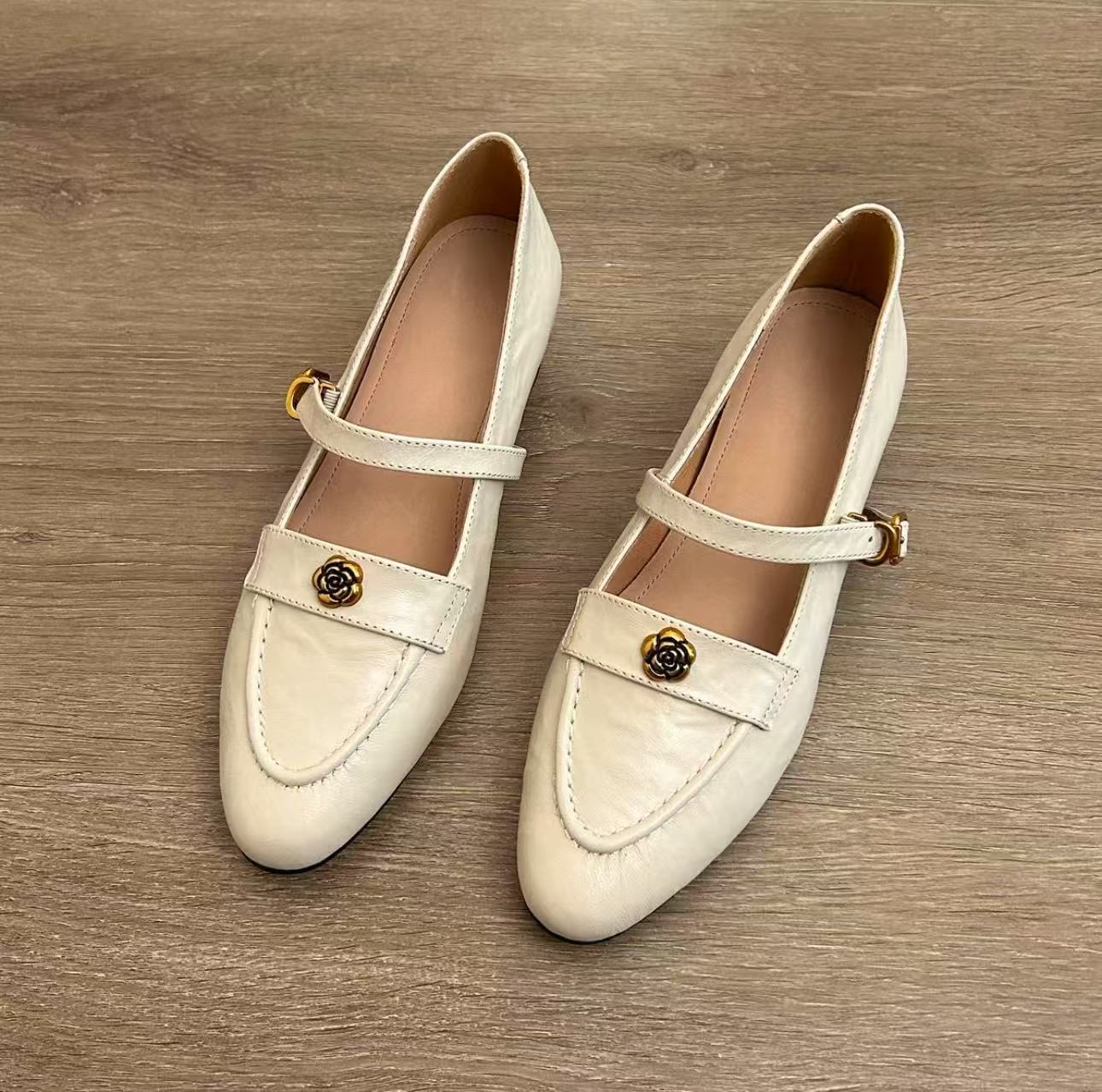 

Spot model~ Retro camellia one-word buckle Mary Jane first layer calfskin women s new British style single shoes women 40