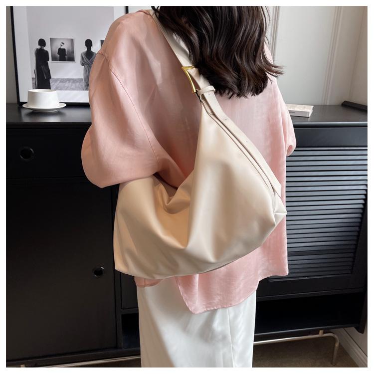 

Large capacity bag women s spring and summer new fashion shoulder casual messenger bag high sense class commuter tote bag 41*18*26