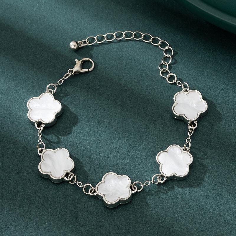 Stylish And Elegant Lucky Five-Petaled Flower Bracelet Female, Five-Leaf Flower
