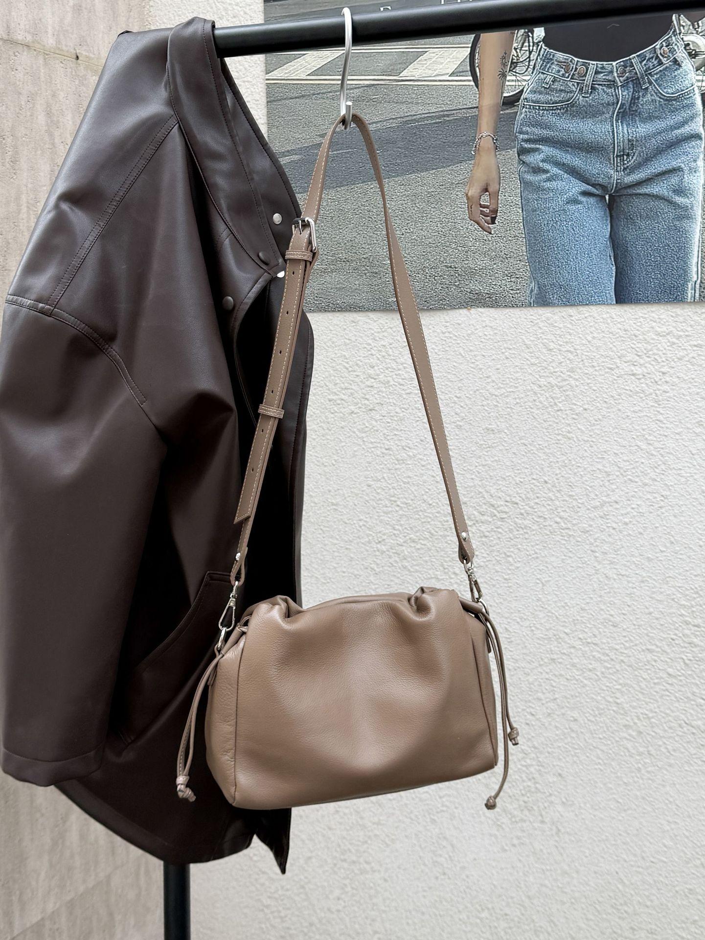

Ladies New Premium Full-Grain Wrinkled Leather Crossbody Bag - Women s Chic Shoulder Commuter Bag with Organizer Pockets 28 x 10 x 19 cm хаки