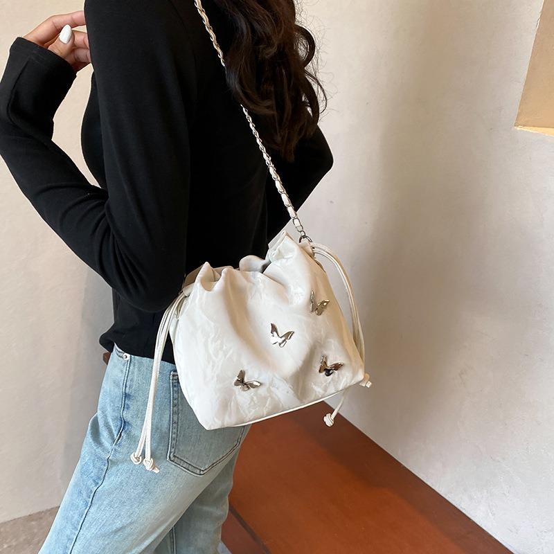 Fashion casual chain messenger bag summer simple pumping strap personalized butterfly shoulder bag new bucket women's bag