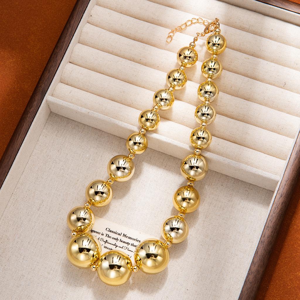Collana Punk Esagerata con Perle Rotonde Geometriche, Catena per Maglione di Moda di Lusso Leggero Temperamento Donna