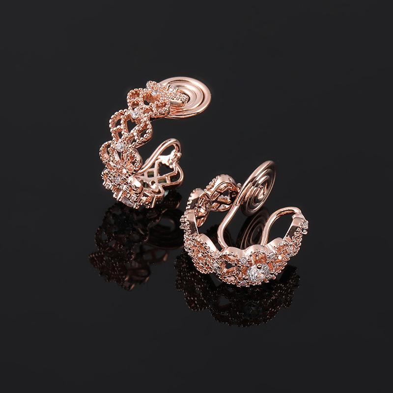 

Lee Ji-eun No-Pierce Heart Ear Cuffs & Simple Silver Stud Earrings for Women