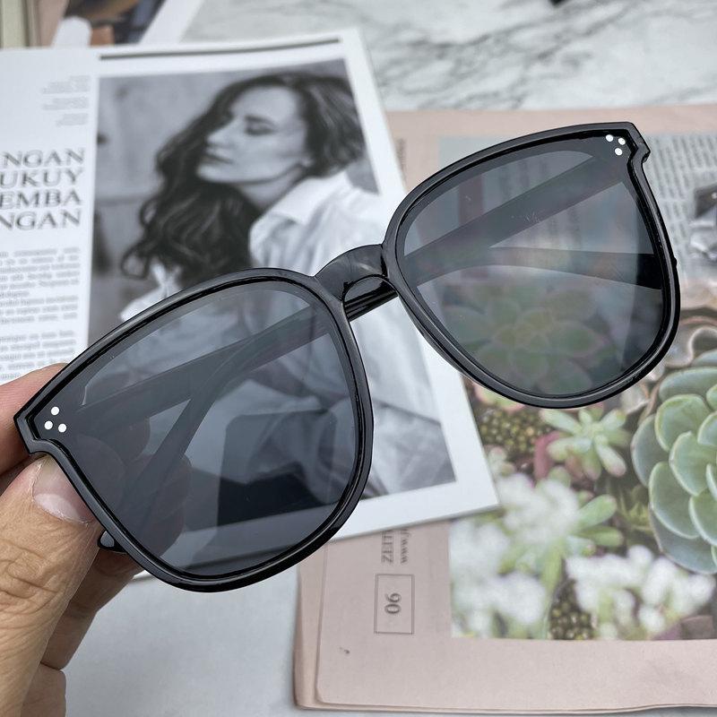 Trendy GM Square Sunglasses for Men and Women - Perfect for Sun Protection and Live Streaming, Includes Small Gift