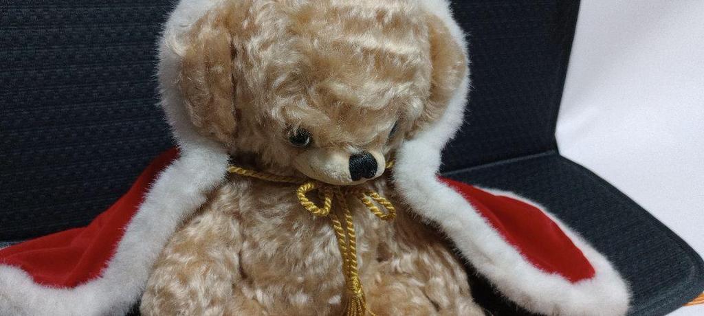[USED] Merrythought Teddy Bear (crimson cloak with gold embroidery)