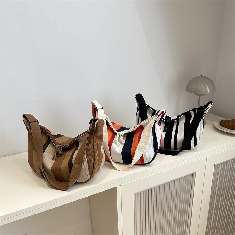 Fashionable Casual Striped Canvas Shoulder Bag For Everyday Use With Ample Space