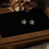 Versatile Exquisite Flower Earrings for Women with Retro High-quality Shiny Small Fresh Earrings