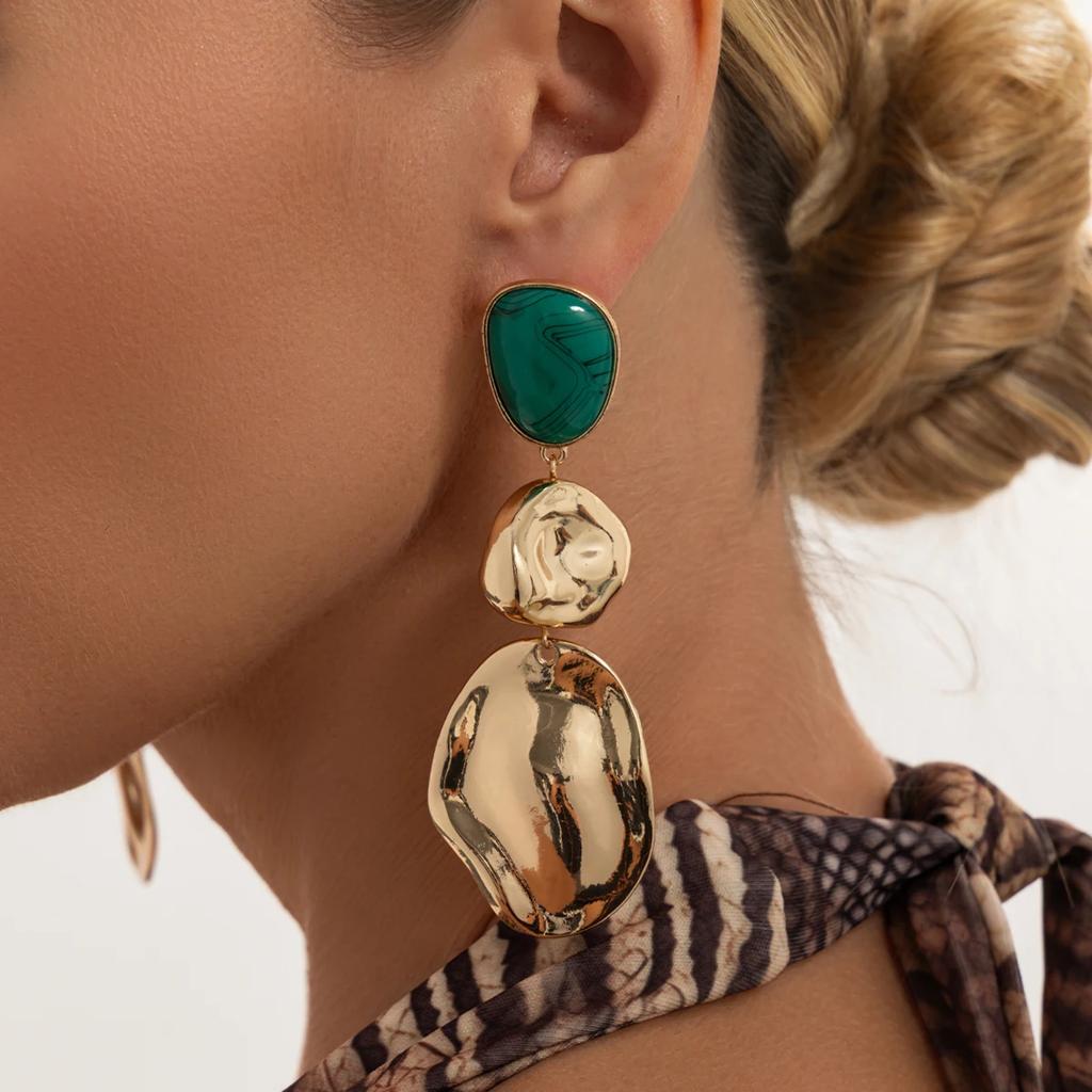 New Trendy Style Irregular Geometric Pendant Earrings for Women Vintage Inlaid Green Resin Drop Earrings Daily Wear Jewelry