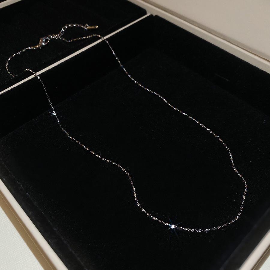 Retro Irregular Bow & Heart Tassel Necklace - Cool Versatile Clavicle Chain for Autumn & Winter