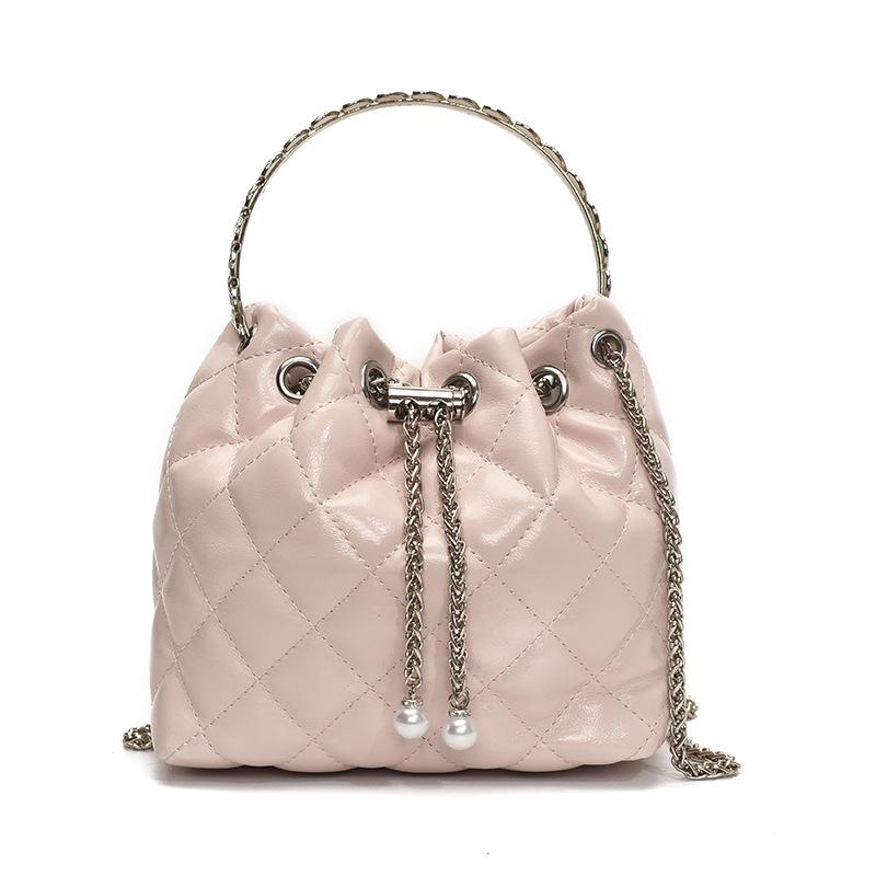 Beliebte Großhandelsnische Freizeit Rautenmuster tragbare plissierte Eimertasche Koreanische Mode vielseitige leichte Luxus Ketten Umhängetasche