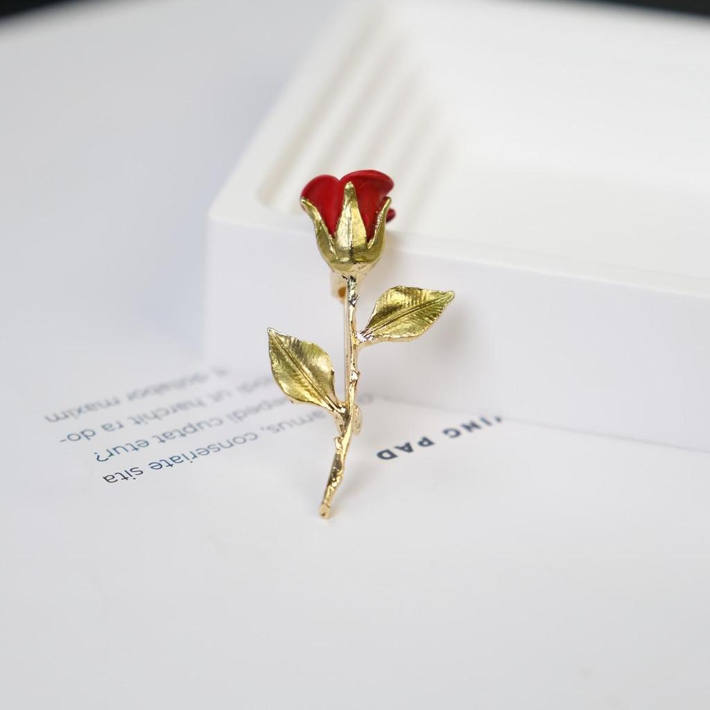 French Romantic Red Rose Brooch: Exquisite Three-Dimensional Flower Pin with Festive Flair.